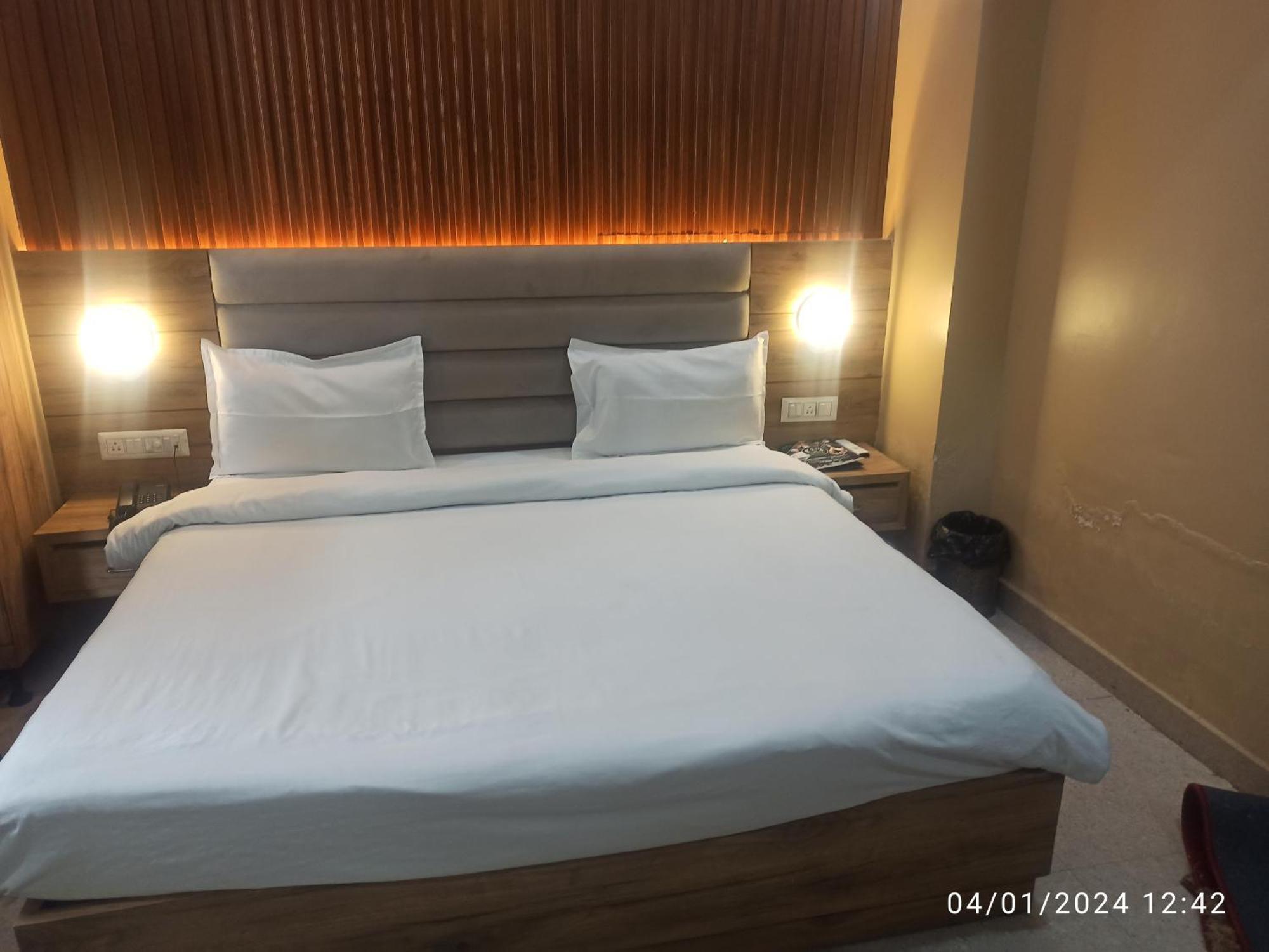 Icyhotels Hl Inn Chinhat Bagian luar foto